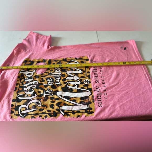 Simply Southern Grandma Blessed Nana Animal Print T-shirt Women’s Small Pink NWT - Picture 9 of 9